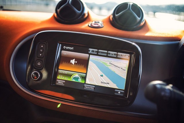 Mercedes-Benz Smart forTwo Apple Carplay / Android Auto 9" Stereo Upgrade 2014-2021